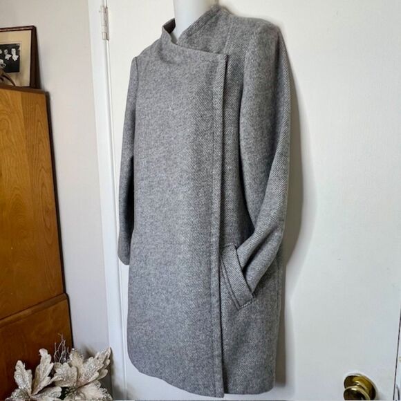 CHICO'S SIZE 1 8/10 GRAY LIGHTWEIGHT ASYMMETICAL SNAP FRONT WOOL BLEND JACKET - Picture 3 of 10